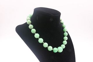 Apple Green Jade Graduated Beaded Necklace