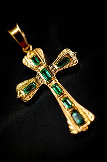18K Yellow Gold Emerald Cross