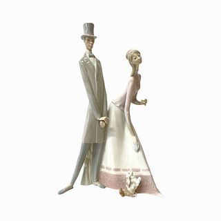 Large Lladro "Couple With Parasol" Sculpture 4563