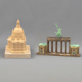 Lote de monumentos de Alemania a escala. SXX Elaborados en resina moldeada. Consta de: Catedral de la Virgen de Dresden, otro.Pz:2