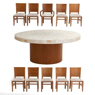 Antecomedor. SXX. Consta de: Mesa: cubierta circular de onix con refuerzo de solera y fibra de vidrio, 9 sillas y sillón. Piezas: 11