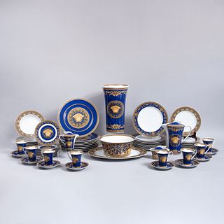 Servicio de vajilla Versace. Alemania, SXX. Elaborada en porcelana Rosenthal. Diseño de la Casa Versace. Modelo Ícaro.
