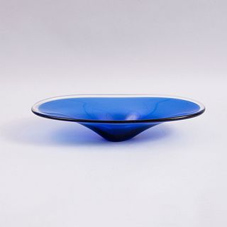 Centro de mesa. Italia, SXX. Elaborado en cristal Tipo Murano. 47 cm de longitud.