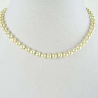 Lady's Vintage Single Strand White Pearl Necklace.