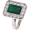 RING WITH EMERALD AND DIAMONDS IN PALLADIUM SILVER 1 Rectangular cut emerald ~2.0 ct, Brilliant cut diamonds ~0.80 ct | ANILLO CON ESMERALDA Y DIAMANT
