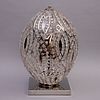 Lámpara de mesa.  Siglo XX. Elaborada en metal cromado e hilos de cristales. Diseño ovoide. Para 4 luces. 52 cm altura.