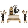 GUARNICIÓN EUROPA, SIGLO XX Elaborado en bronce y alabastro. Decorado con Diana de Versalles y guirnalda con elementos alusivos...
