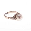 Anillo con perla y diamantes en plata paladio. 1 perla cultivada color gris de 8 mm. 6 diamantes corte 8 x 8. Talla: 4 1/2. ...