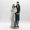 On The Town 1001452 - Lladro Porcelain Figurine