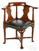 New England Queen Anne walnut corner chair