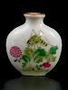 Chinese Famille Rose Porcelain Snuff Bottle, Qianlong Mark. 中国粉彩瓷鼻烟壶，乾隆款