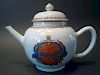 ANTIQUE Chinese Famille Rose Armorial Teapot. 18th C.  6 1/2" high. 中国古代玫瑰纹饰茶壶。18世纪，高6.5英寸。