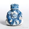 Blue and White Figural Bottle and Cover 富家翁坐像青花盖瓶，高4.375英寸，19世纪，中国