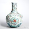 Famille Verte Doucai Bottle Vase 缠枝花纹斗彩天球瓶，高13.875英寸，19世纪，中国