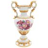 JARRÓN ALEMANIA, SIGLO XX Elaborado en porcelana MEISSEN Decorado con motivos florales y detalles al oro. 60 cm de alto