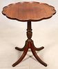 FEDERAL STYLE MAHOGANY PIE CRUST TABLE, C. 1940, H 27", DIA 25" 