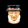 Beefeater ER D6233 Scarlet - Small - Royal Doulton Toby Jug