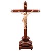CRISTO CRUCIFICADO EUROPA, CA. 1800  Talla en marfil sobre cruz de madera Con inscripción en la parte posterior de la cruz:...