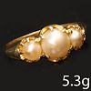 3-STONE PEARL RING