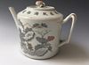 A CHINESE ANTIQUE FAMILL ROSE PORCELAIN TEAPOT, SIGNED. LATE19C.