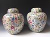 A PAIR OF CHINESE ANTIQUE FAMILLE ROSE PORCELAIN JARS