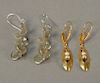 Two pairs of 18K gold earrings, one set with pearls. 8.9 grams.
