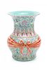 Chinese porcelain vase, first half of the 20th Century  Jarrón chino en porcelana, de la primera mitad del siglo XX