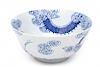 Chinese porcelain bowl, 20th Century
 Apocryphal mark: Kang Cuenco chino en porcelana estilo Kangxi, del siglo XX