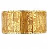 Chiselled gold floral bracelet, circa 1940 Pulsera floral en oro cincelado, hacia 1940