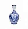 Chinese porcelain vase of Ming style, 20th Century  Jarrón chino estilo Ming en porcelana, del siglo XX