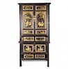 Chinese cabinet in lacquered, partially polychrome and gilt Armario-cabinet chino en madera lacada y parcialmente polic