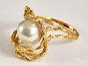 18K gold and pearl ring, 4.8 dwt.