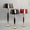 Lote de 3 lámparas de mesa. Siglo XX. Elaboradas en metal plateado. Electrificadas para una luz. Fustes color negro y vino.