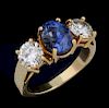 AN 18K RING WITH 1.6 CT DIAMOND, 2.8 CT SAPPHIRE