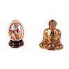 Lote de piezas decorativas. China, siglo XX. Buda Amida. Elaborado en metal dorado y huevo cerámico policromado.Pzas: 2
