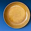 A CHINESE ANTIQUE YELLOW GLAZED DRAGAN PLATE 