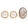 A Ladies Vintage Ring & Pearl Earrings in 14K Gold