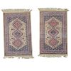 Par de tapetes. Pakistán, siglo XX. Elaborados en fibras de lana y algodón. Decorados con motivos geométricos sobre fondo rosa.Pzs: 2