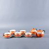 Servicio de té. Japón, siglo XX. Elaborados en porcelana color naranja acabado brillante. Decorado con motivos florales. Pzs: 13
