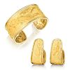 A Horse Motif Gold Bracelet and Earrings Set