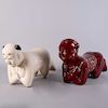 Par de almohadillas*. China, siglo XVIII/XIX. Dinastía Qing. En porcelana vidriada de exportación en color blanco y rojo. Piezas: 2