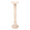 Columna pedestal. Origen Europeo, Siglo XX. Estilo dórico amoldurado. Labrado y pulido de mármol blanco.