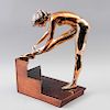 Federico Cardona Amezcua.Escultura de bailarina. Elaborada en resina con electrobaño de cobre y acabado cromado color dorado, 112/250.