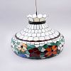 Lámpara de techo. Siglo XX. Elaborada en emplomado con aplicaciones de vidrio opaco estilo Tiffany. Decorada con motivos florales.