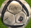 Balón firmado por Pelé