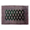 Tapete. Pakistán, siglo XX. Estilo Bokhara. Elaborado en fibras de lana, algodón y ensedado. Decorado con motivos geométricos.