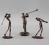Lote de esculturas de golfistas. Siglo XX. Fundiciones en bronce patinado. 23 cm de altura (mayor). Piezas: 3