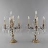 Par de lámparas de mesa. Siglo XX. Estructura de bronce con cristales y almendrones facetados. Para 5 luces c/u. Piezas: 2