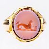 AN 18CT YELLOW GOLD AND AGATE SIGNET RING, the oval agate m