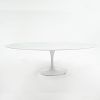 Eero Saarinen para Knoll. Mesa de comedor. México, años 70. Base de aluminio en blanco con cubierta de mármol.